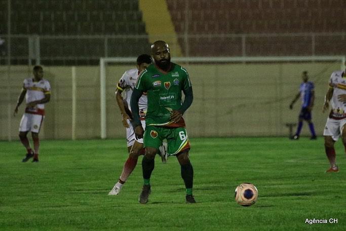 Petrolina ter uniforme predominantemente verde para 2020