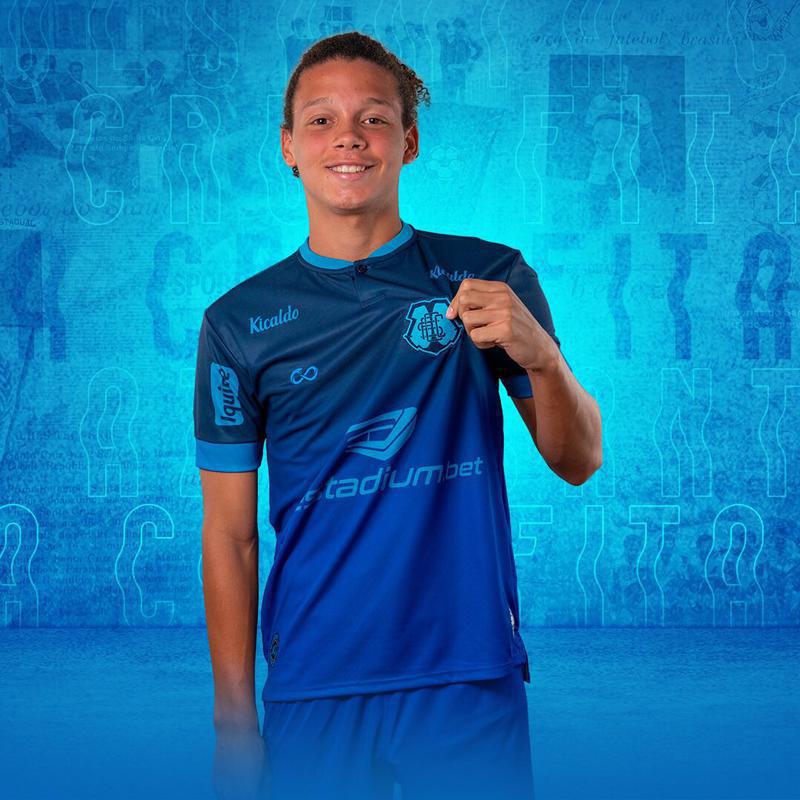 Primeiro uniforme lanado pelo Santa Cruz em comemorao aos 40 anos da conquista do ttulo Fita Azul 