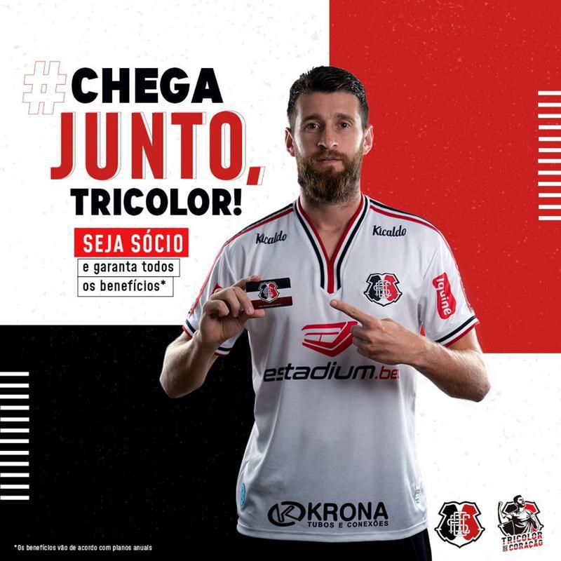 Segundo uniforme lanado pelo Santa Cruz em comemorao aos 40 anos da conquista do ttulo Fita Azul 