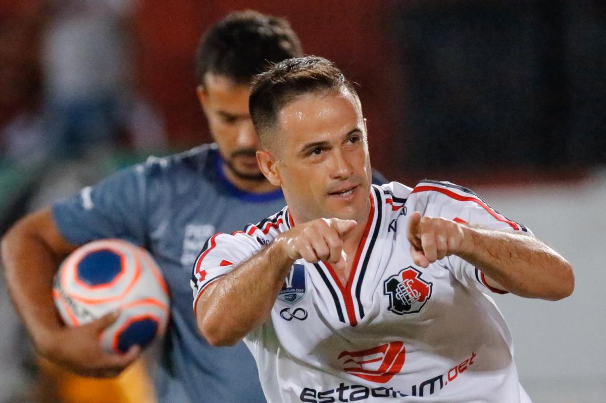 Santa Cruz e Petrolina em jogo vlido pela primeira rodada do Campeonato Pernambucano