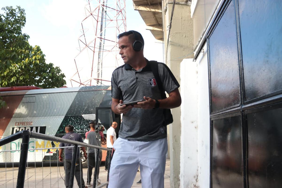 Santa Cruz e Petrolina em jogo vlido pela primeira rodada do Campeonato Pernambucano