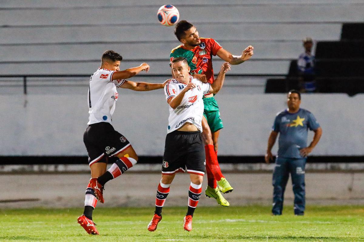 Santa Cruz e Petrolina em jogo vlido pela primeira rodada do Campeonato Pernambucano
