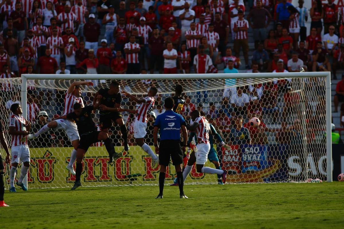 Nutico e Sport se enfrentaram nos Aflitos para o primeiro clssico do ano de 2020 no futebol brasileiro