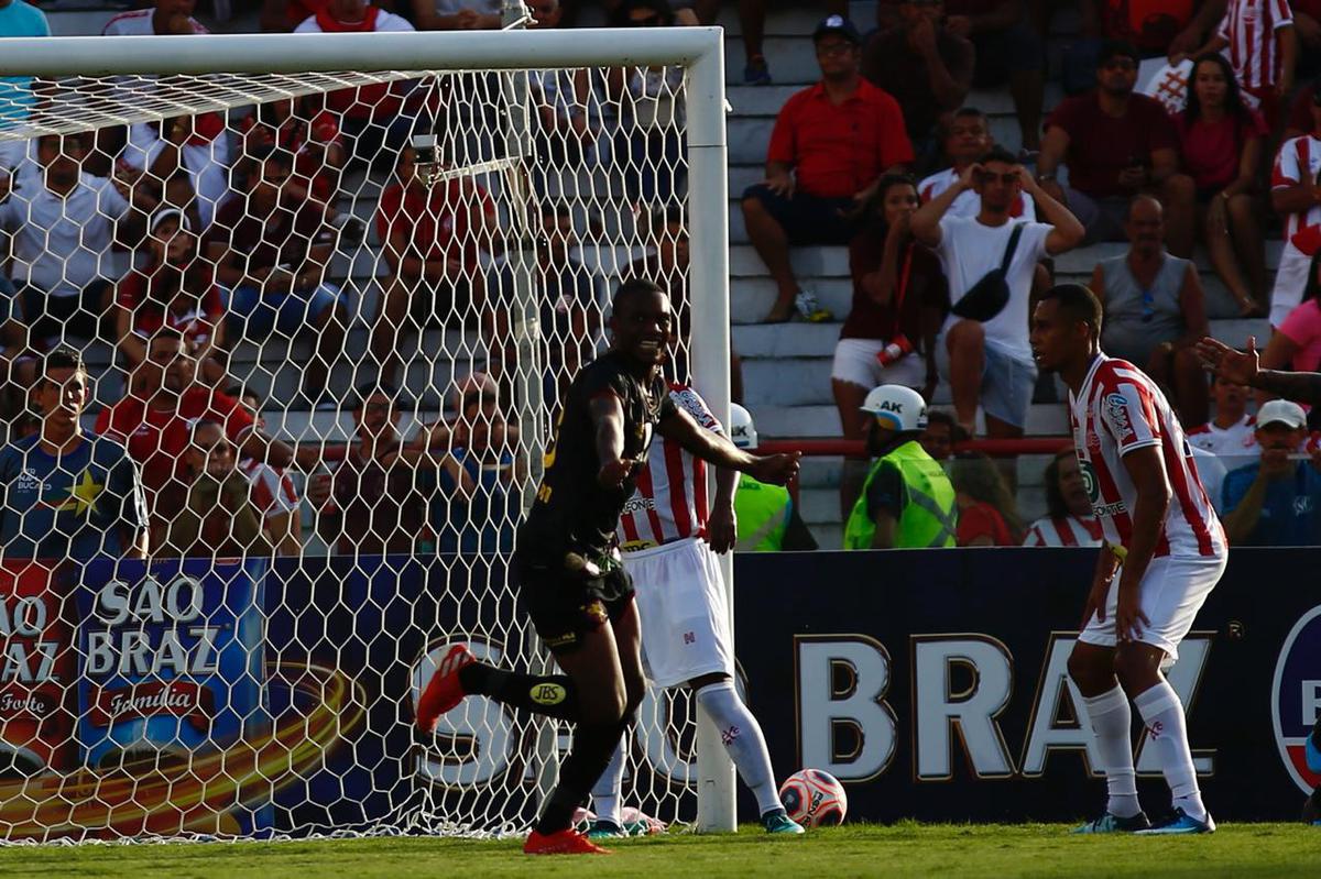 Nutico e Sport se enfrentaram nos Aflitos para o primeiro clssico do ano de 2020 no futebol brasileiro