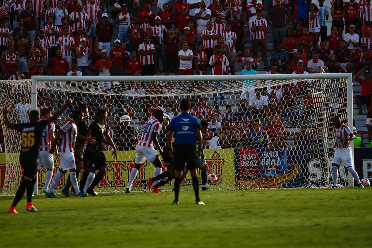 Nutico e Sport se enfrentaram nos Aflitos para o primeiro clssico do ano de 2020 no futebol brasileiro