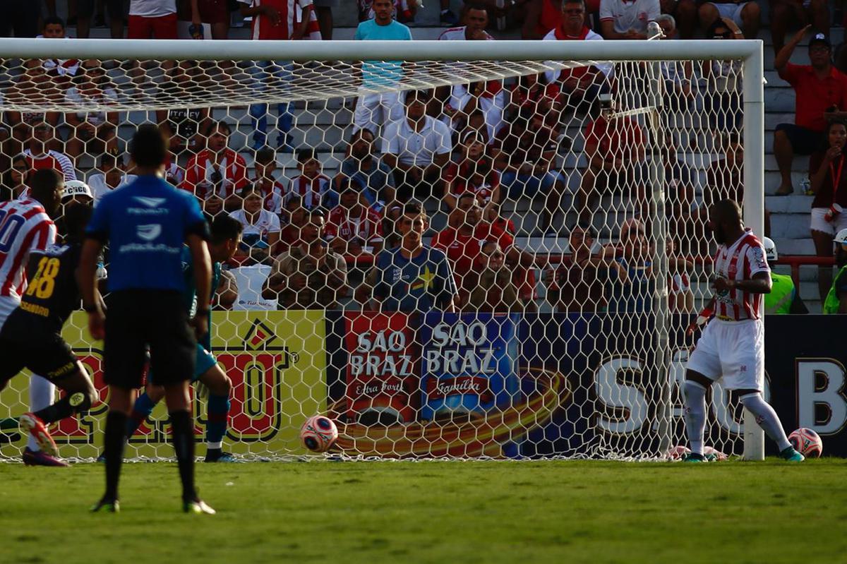 Nutico e Sport se enfrentaram nos Aflitos para o primeiro clssico do ano de 2020 no futebol brasileiro