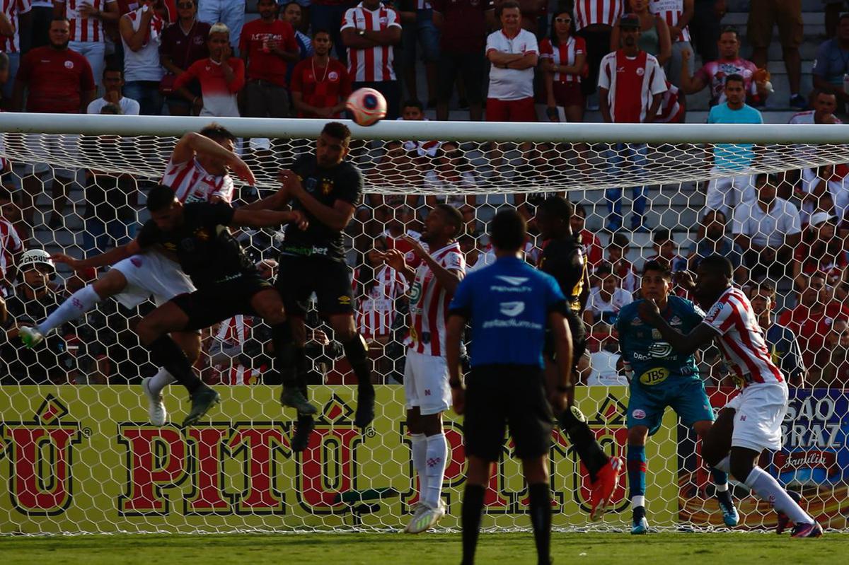 Nutico e Sport se enfrentaram nos Aflitos para o primeiro clssico do ano de 2020 no futebol brasileiro