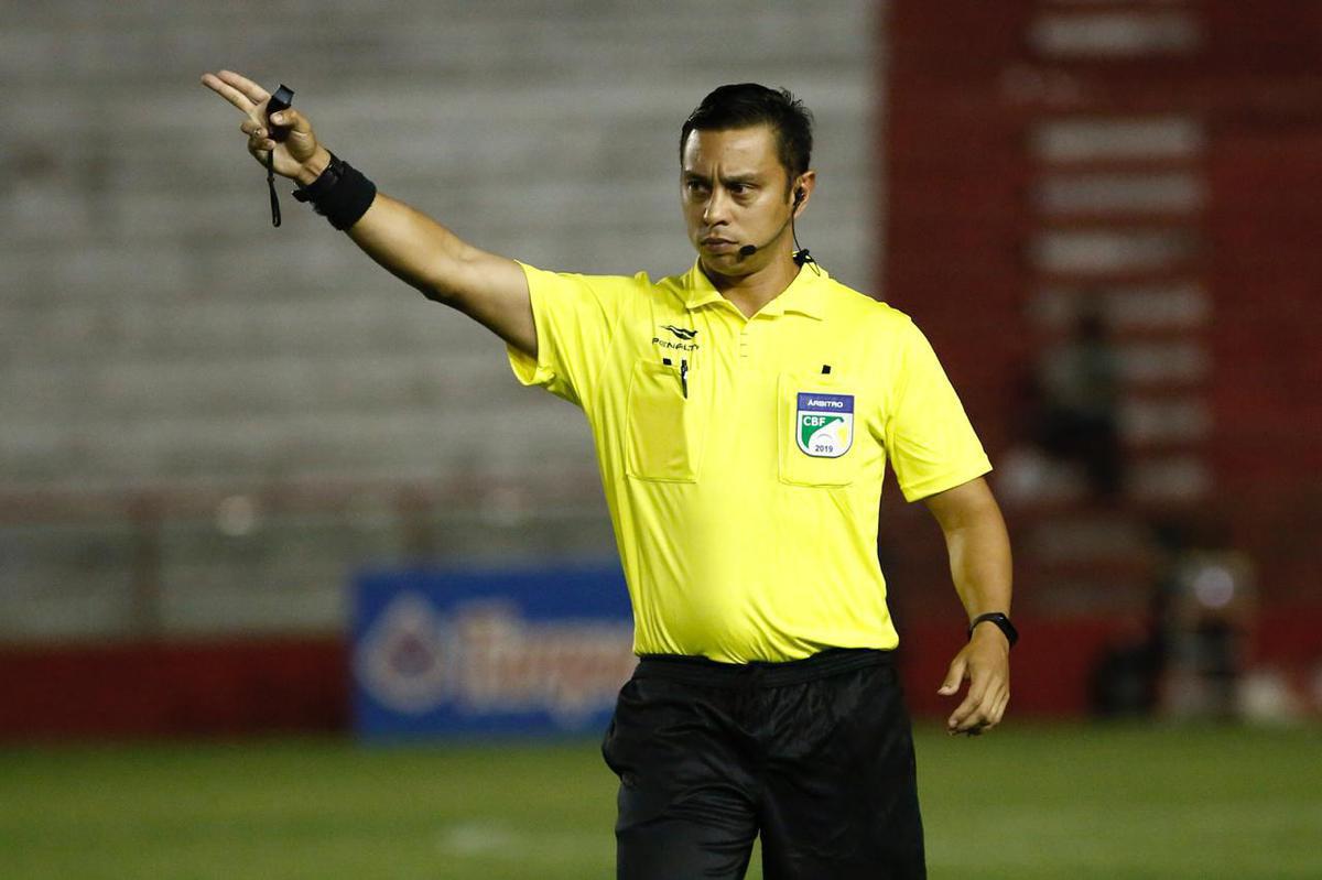 Imagens do jogo entre Retr e Santa Cruz, nos Aflitos, pelo Campeonato Pernambucano