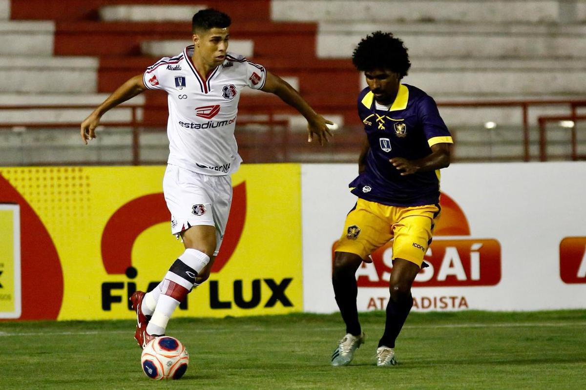 Imagens do jogo entre Retr e Santa Cruz, nos Aflitos, pelo Campeonato Pernambucano