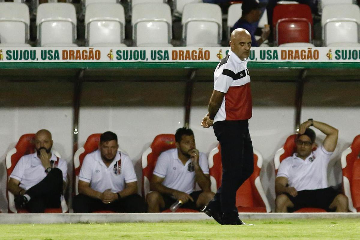 Imagens do jogo entre Retr e Santa Cruz, nos Aflitos, pelo Campeonato Pernambucano
