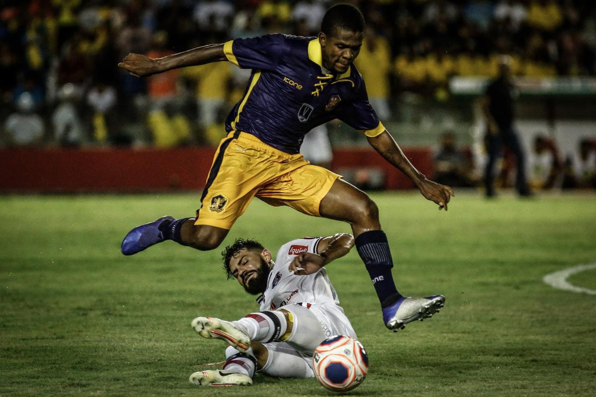 Tricolor conseguiu a virada apenas no segundo tempo contra o Retr