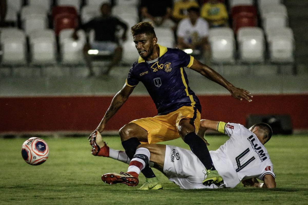 Tricolor conseguiu a virada apenas no segundo tempo contra o Retr