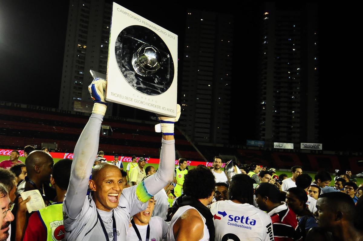 Em mais uma final contra o Sport, o Santa Cruz foi bicampeo pernambucano em 2012. E Tiago Cardoso, bicampeo pelo Tricolor.

