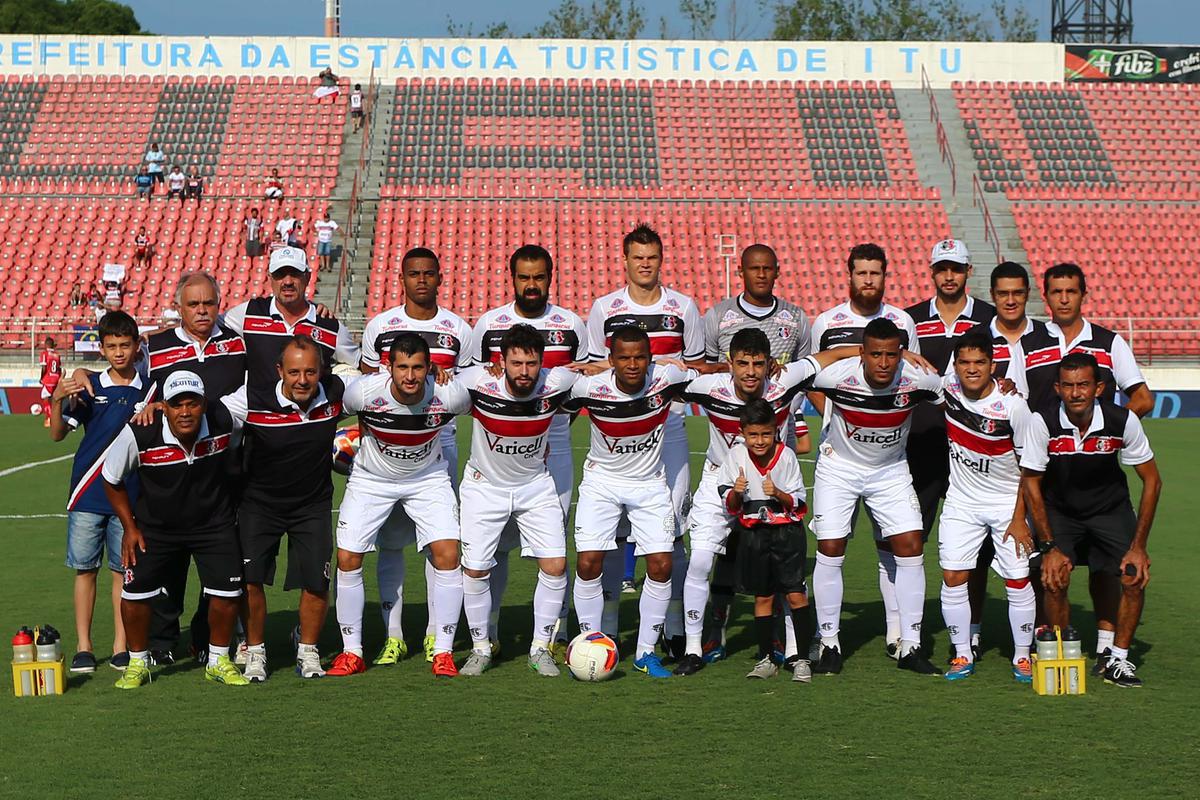 Em 2015, Tiago Cardoso no participou da campanha do ttulo estadual porque estava lesionado. Na Srie B, o goleiro conquistou o acesso  Srie A e se tornou smbolo do time que deixou a Srie D e voltou  Srie A.


