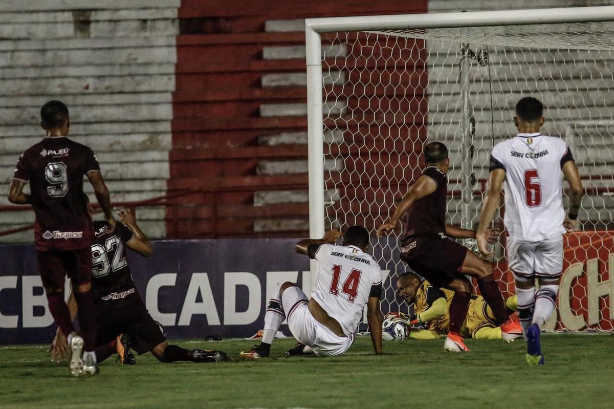 No final, Salatiel errou a cobrana que poderia dar a vitria para o Nutico