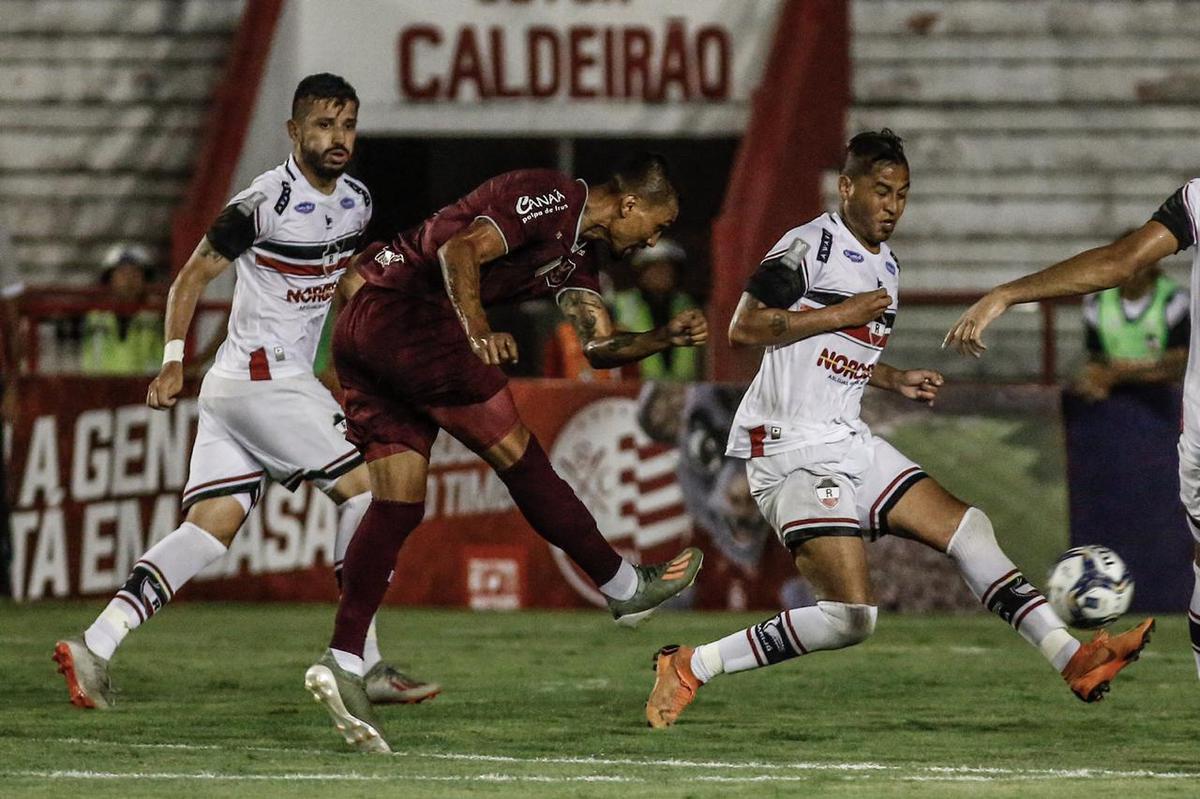 No final, Salatiel errou a cobrana que poderia dar a vitria para o Nutico