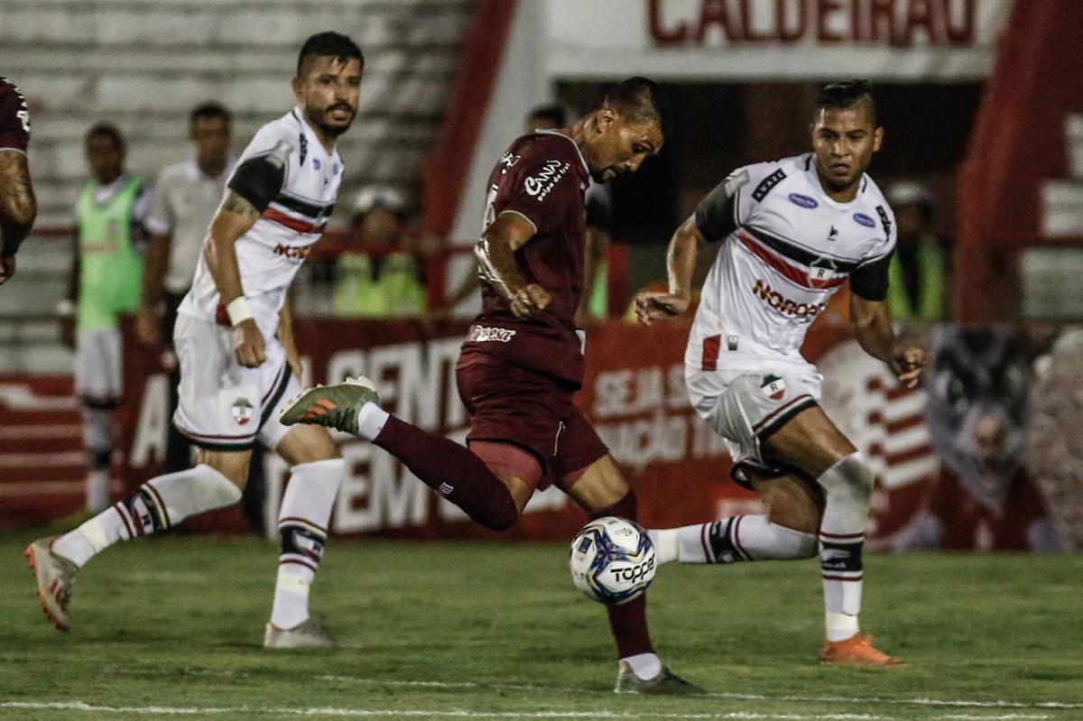 No final, Salatiel errou a cobrana que poderia dar a vitria para o Nutico