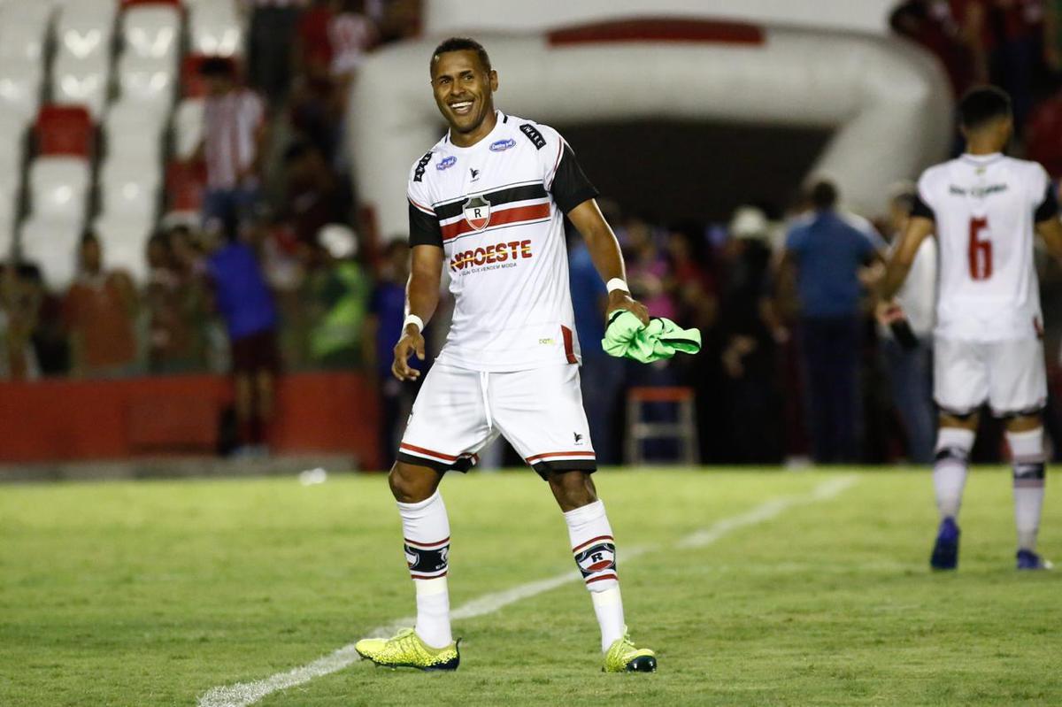 No final, Salatiel errou a cobrana que poderia dar a vitria para o Nutico