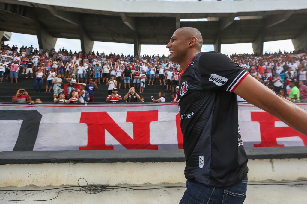Santa Cruz e Bahia se enfrentaram no Arruda e empataram sem gols na estreia da Copa do Nordeste, em jogo que foi recheado de homenagens a Tiago Cardoso