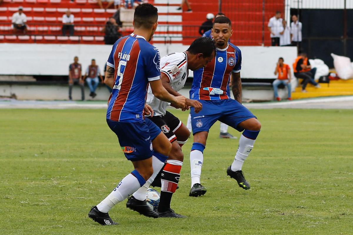 Santa Cruz e Bahia se enfrentaram no Arruda e empataram sem gols na estreia da Copa do Nordeste, em jogo que foi recheado de homenagens a Tiago Cardoso