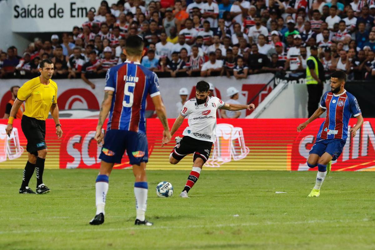 Santa Cruz e Bahia se enfrentaram no Arruda e empataram sem gols na estreia da Copa do Nordeste, em jogo que foi recheado de homenagens a Tiago Cardoso