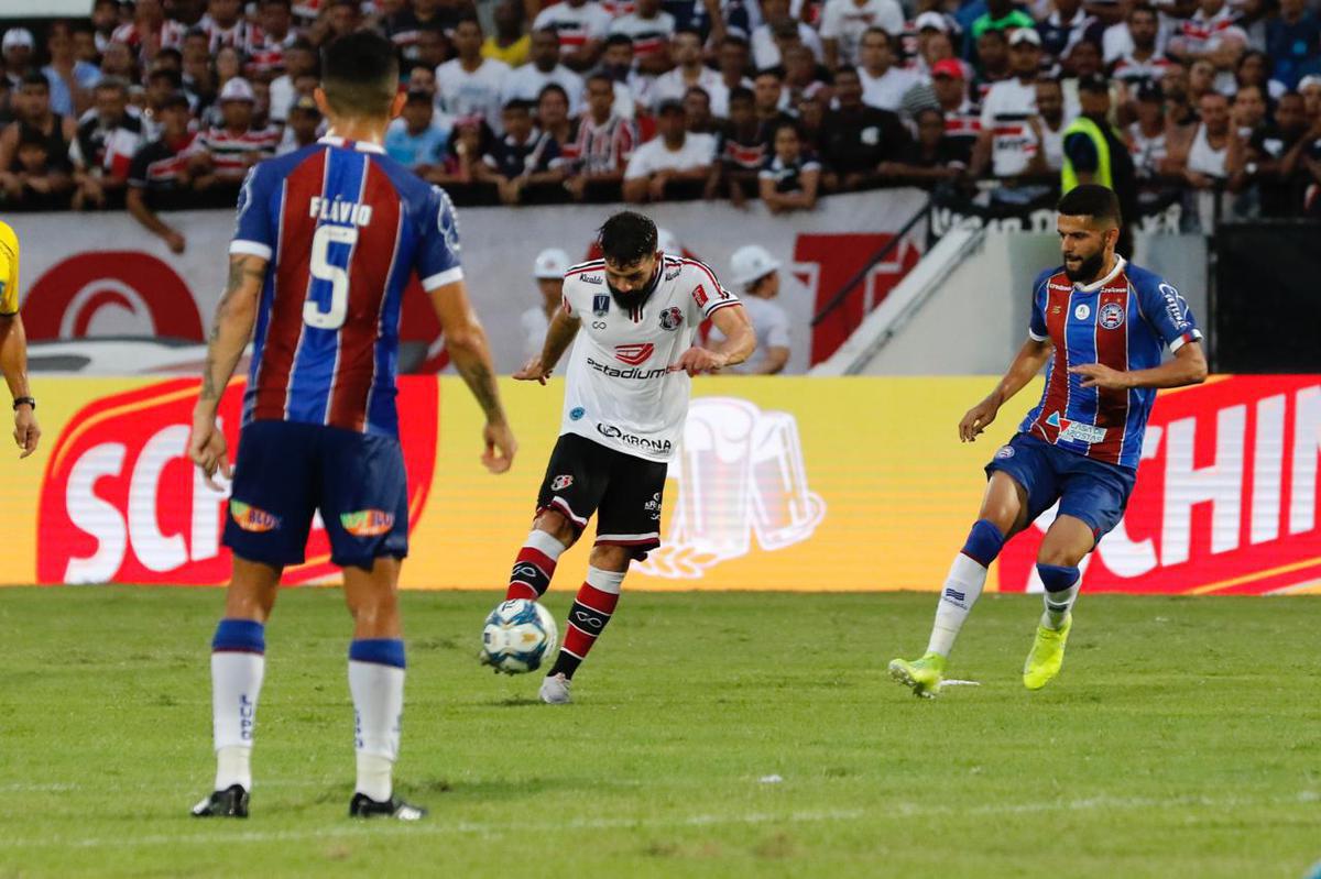 Santa Cruz e Bahia se enfrentaram no Arruda e empataram sem gols na estreia da Copa do Nordeste, em jogo que foi recheado de homenagens a Tiago Cardoso