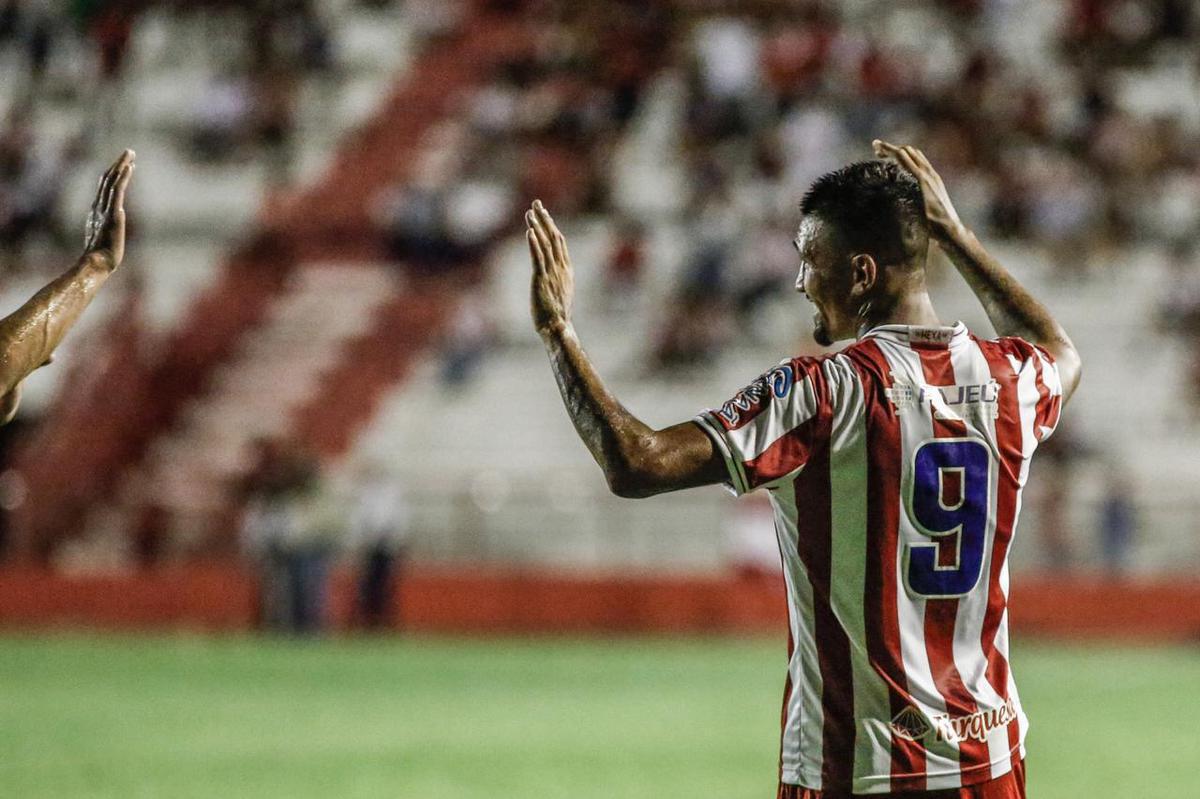 Kieza retorna ao time titular do Nutico em sua terceira passagem marcando gols na goleada do Timbu diante do Deciso Bonito, pela 3 rodada do Campeonato Pernambucano