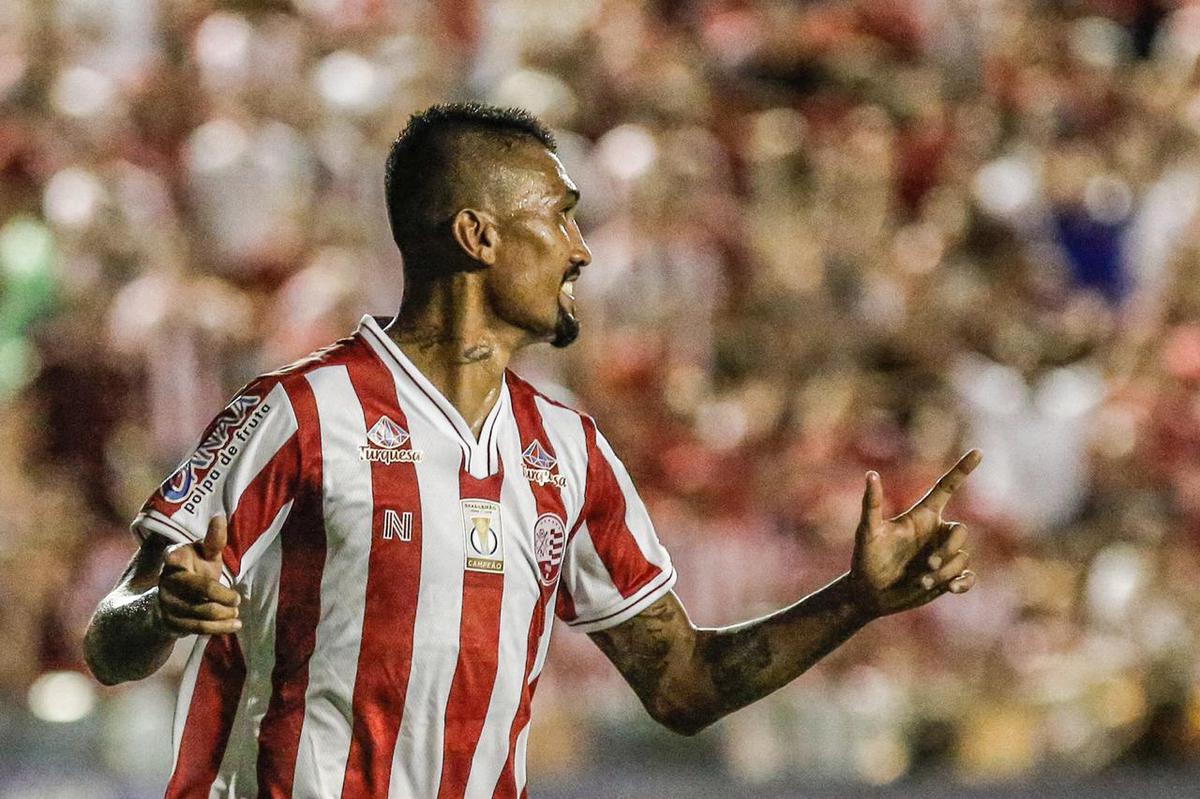 Kieza retorna ao time titular do Nutico em sua terceira passagem marcando gols na goleada do Timbu diante do Deciso Bonito, pela 3 rodada do Campeonato Pernambucano