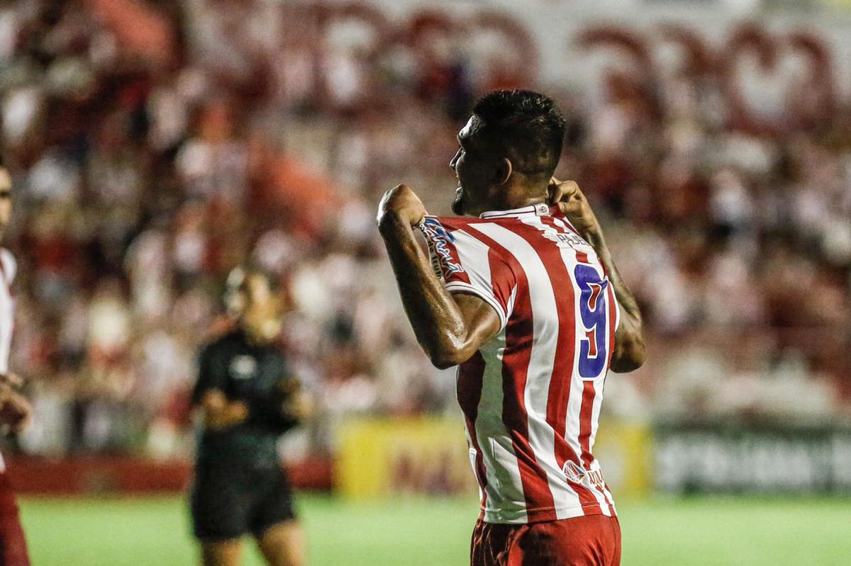 Kieza retorna ao time titular do Nutico em sua terceira passagem marcando gols na goleada do Timbu diante do Deciso Bonito, pela 3 rodada do Campeonato Pernambucano