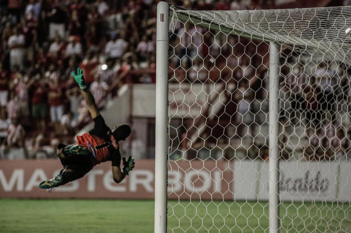 Kieza retorna ao time titular do Nutico em sua terceira passagem marcando gols na goleada do Timbu diante do Deciso Bonito, pela 3 rodada do Campeonato Pernambucano