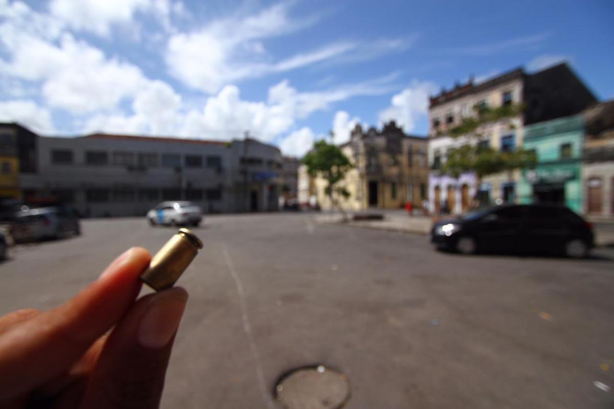 Confira a situao do Ptio de Santa Cruz, um dia aps o episdio de violncia que interrompeu a comemorao de 106 anos de fundao do Tricolor