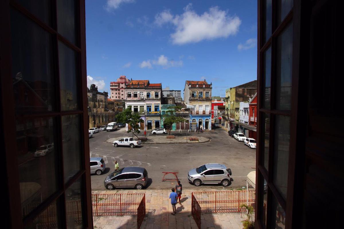 Confira a situao do Ptio de Santa Cruz, um dia aps o episdio de violncia que interrompeu a comemorao de 106 anos de fundao do Tricolor