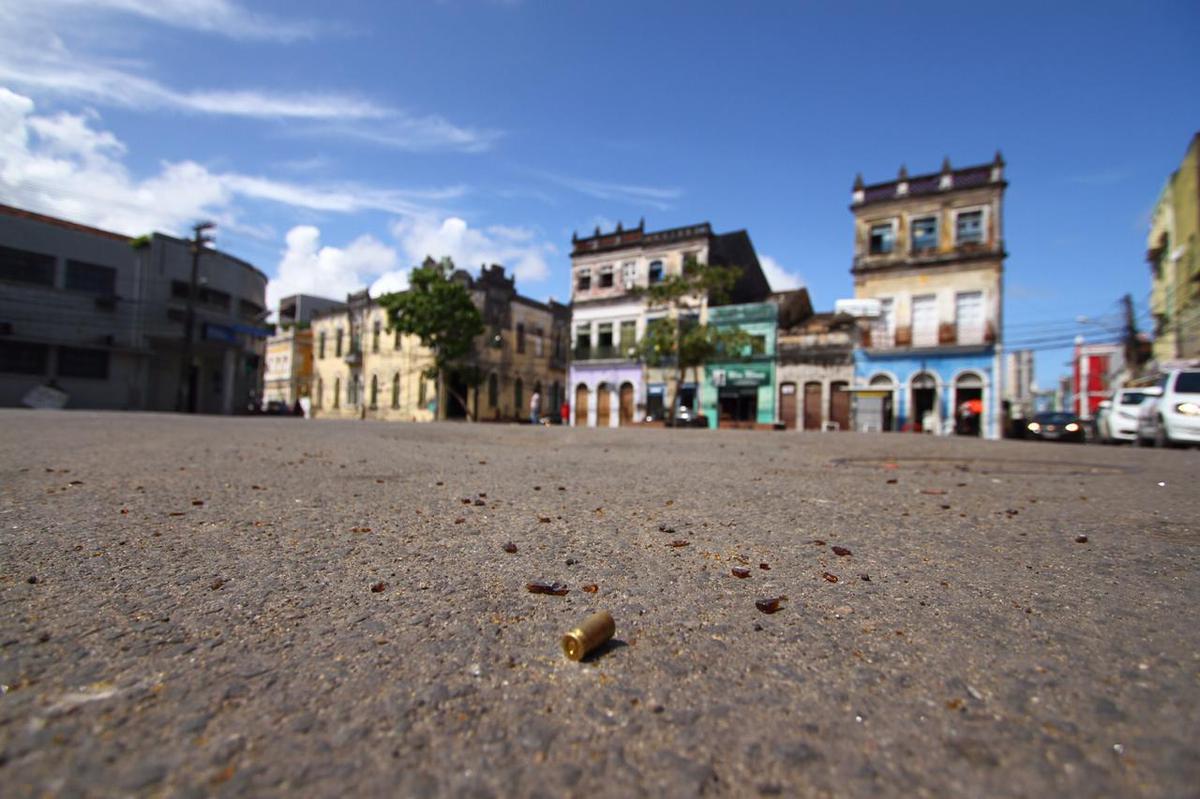 Confira a situao do Ptio de Santa Cruz, um dia aps o episdio de violncia que interrompeu a comemorao de 106 anos de fundao do Tricolor