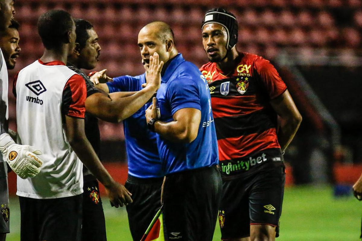 O Sport recebeu o Retr FC em jogo adiantado da 5 rodada do Campeonato Pernambucano. A partida marcou a estreia da Ilha do Retiro na temporada 2020