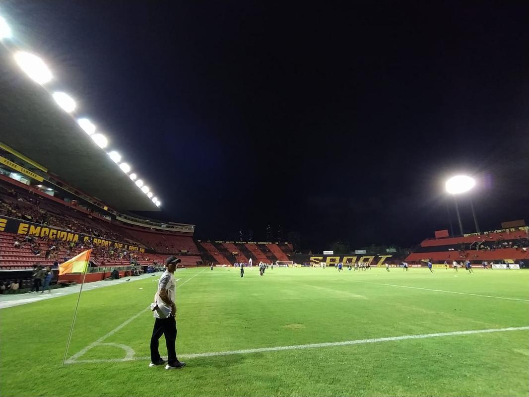 O Sport recebeu o Retr FC em jogo adiantado da 5 rodada do Campeonato Pernambucano. A partida marcou a estreia da Ilha do Retiro na temporada 2020