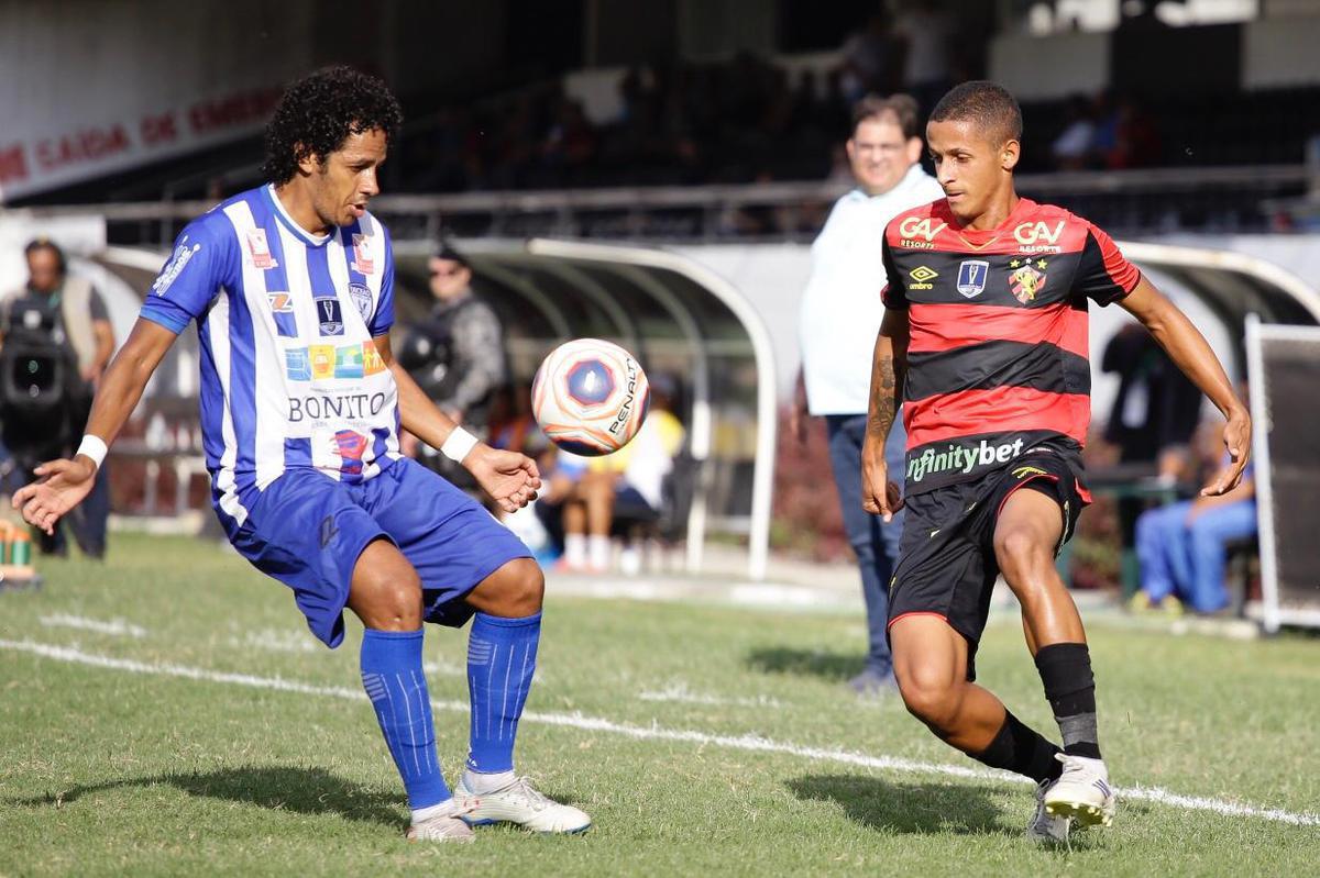 Leo foi at Caruaru com time alternativa para duelo contra a equipe de Bonito