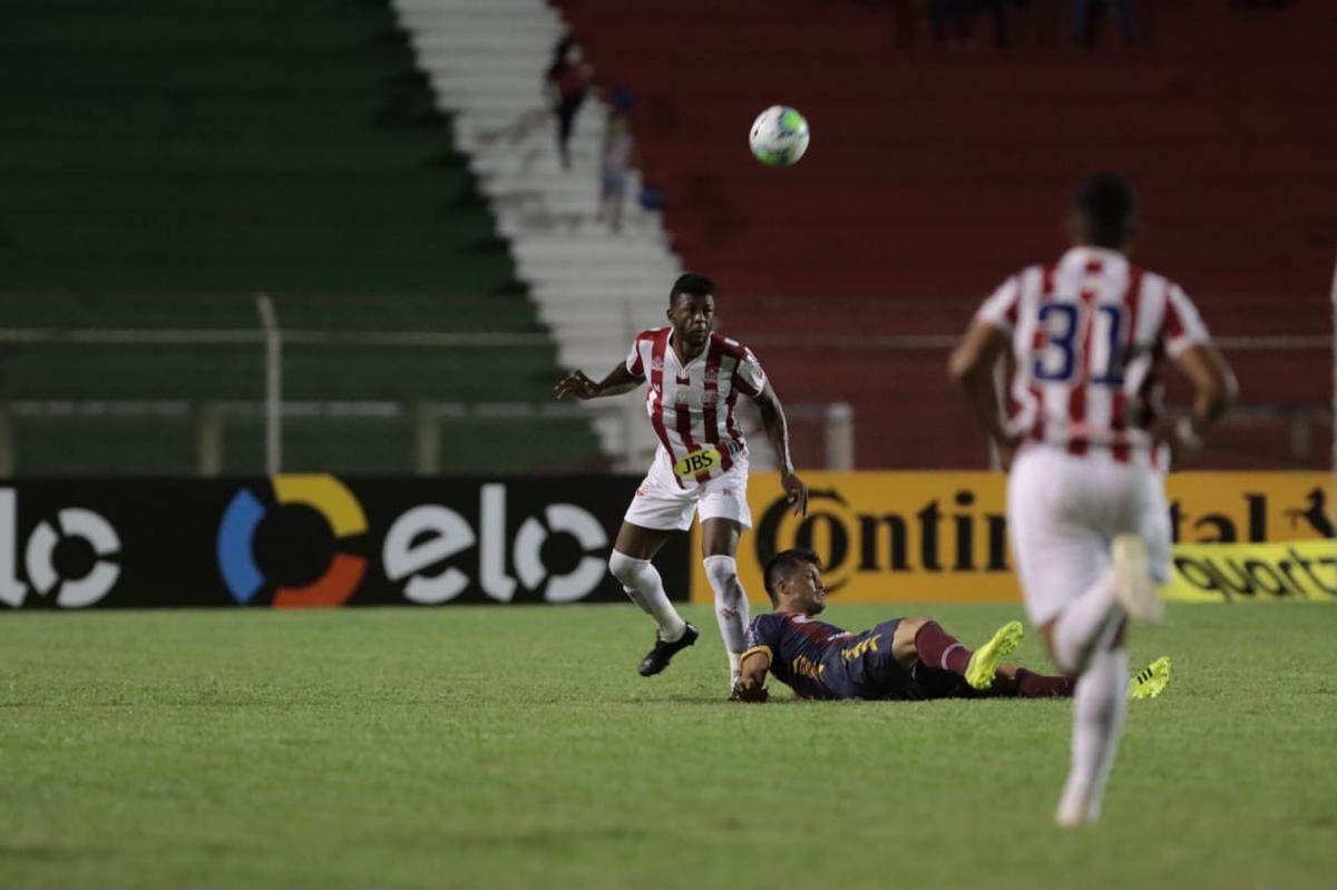 Timbu venceu a equipe paranaense fora de casa com gols de Jean Carlos e Matheus Carvalho