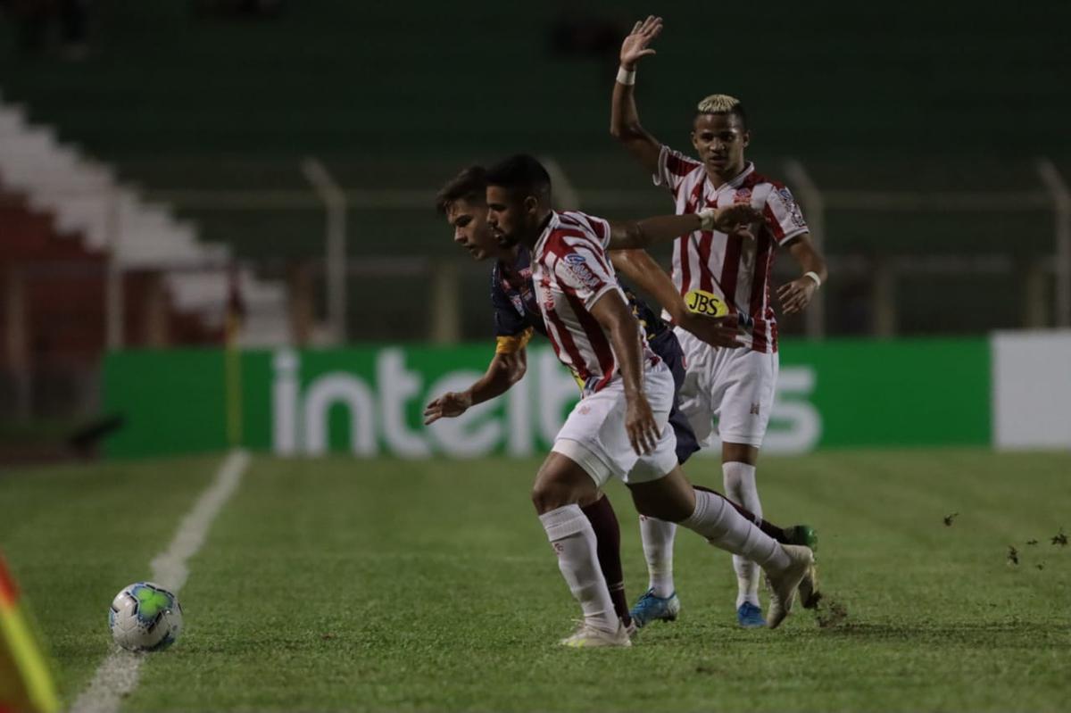 Timbu venceu a equipe paranaense fora de casa com gols de Jean Carlos e Matheus Carvalho