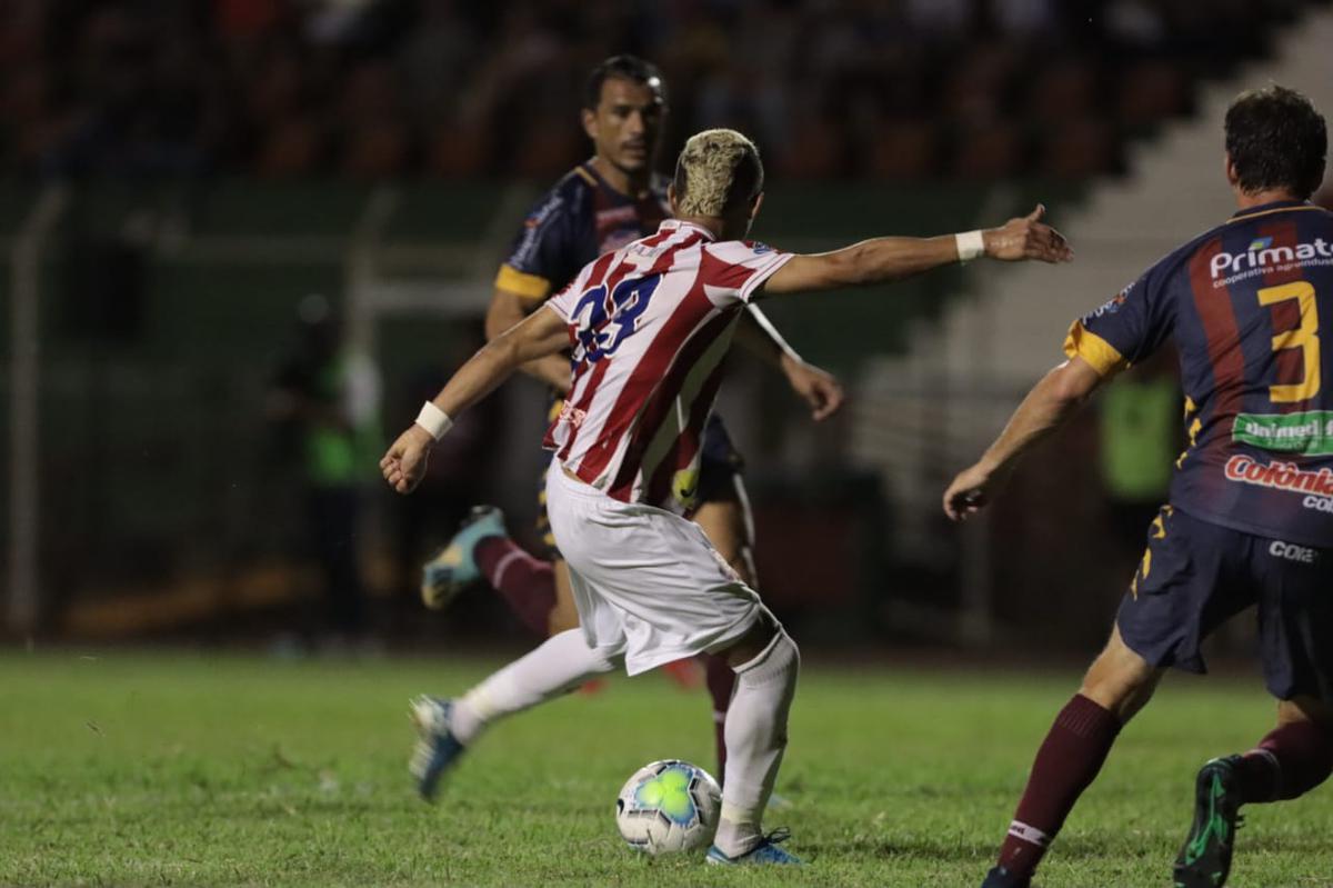 Timbu venceu a equipe paranaense fora de casa com gols de Jean Carlos e Matheus Carvalho