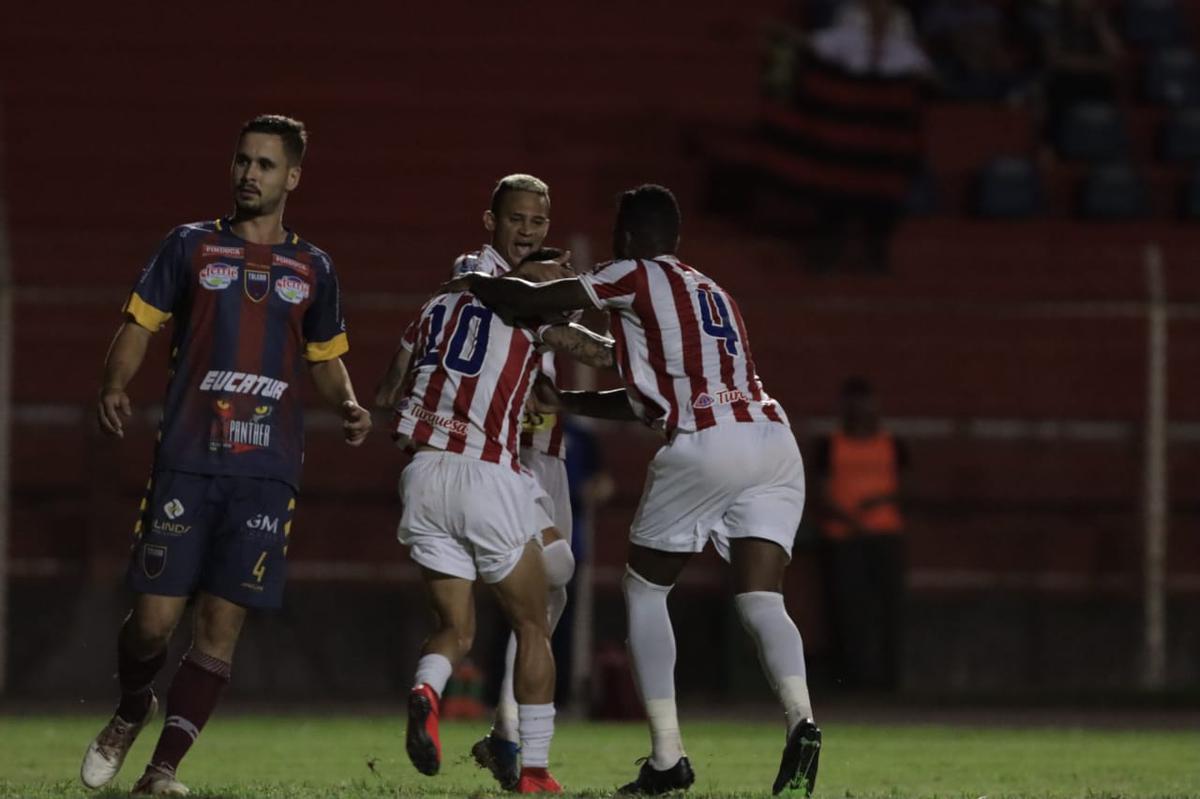 Timbu venceu a equipe paranaense fora de casa com gols de Jean Carlos e Matheus Carvalho