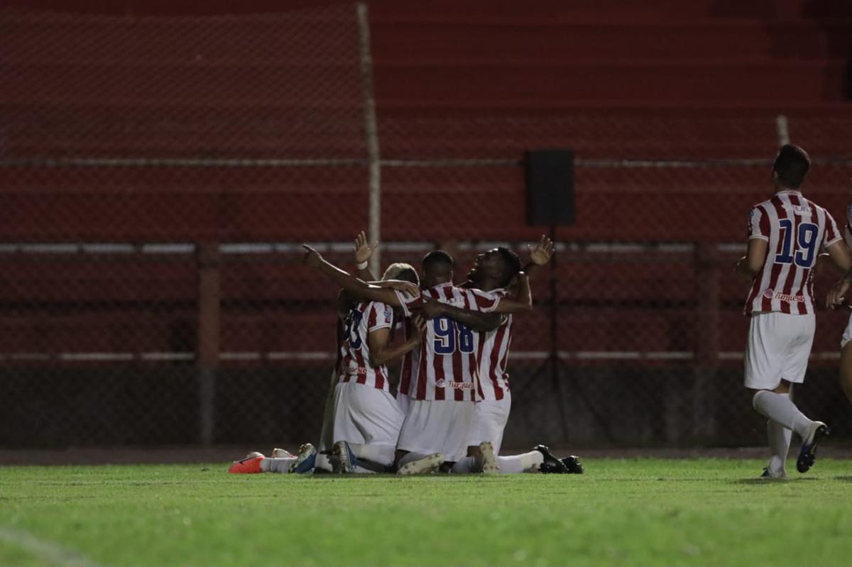 Timbu venceu a equipe paranaense fora de casa com gols de Jean Carlos e Matheus Carvalho