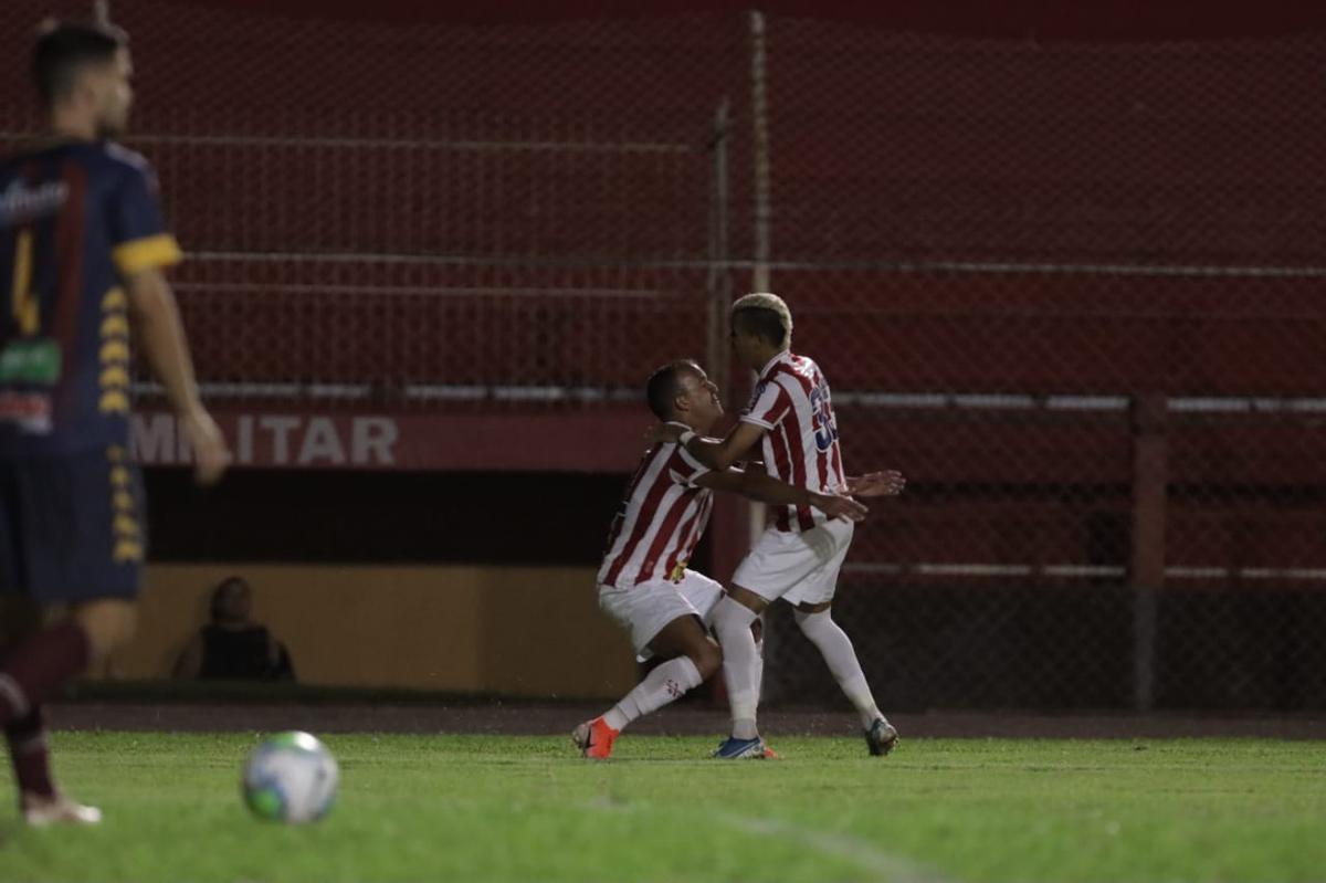 Timbu venceu a equipe paranaense fora de casa com gols de Jean Carlos e Matheus Carvalho