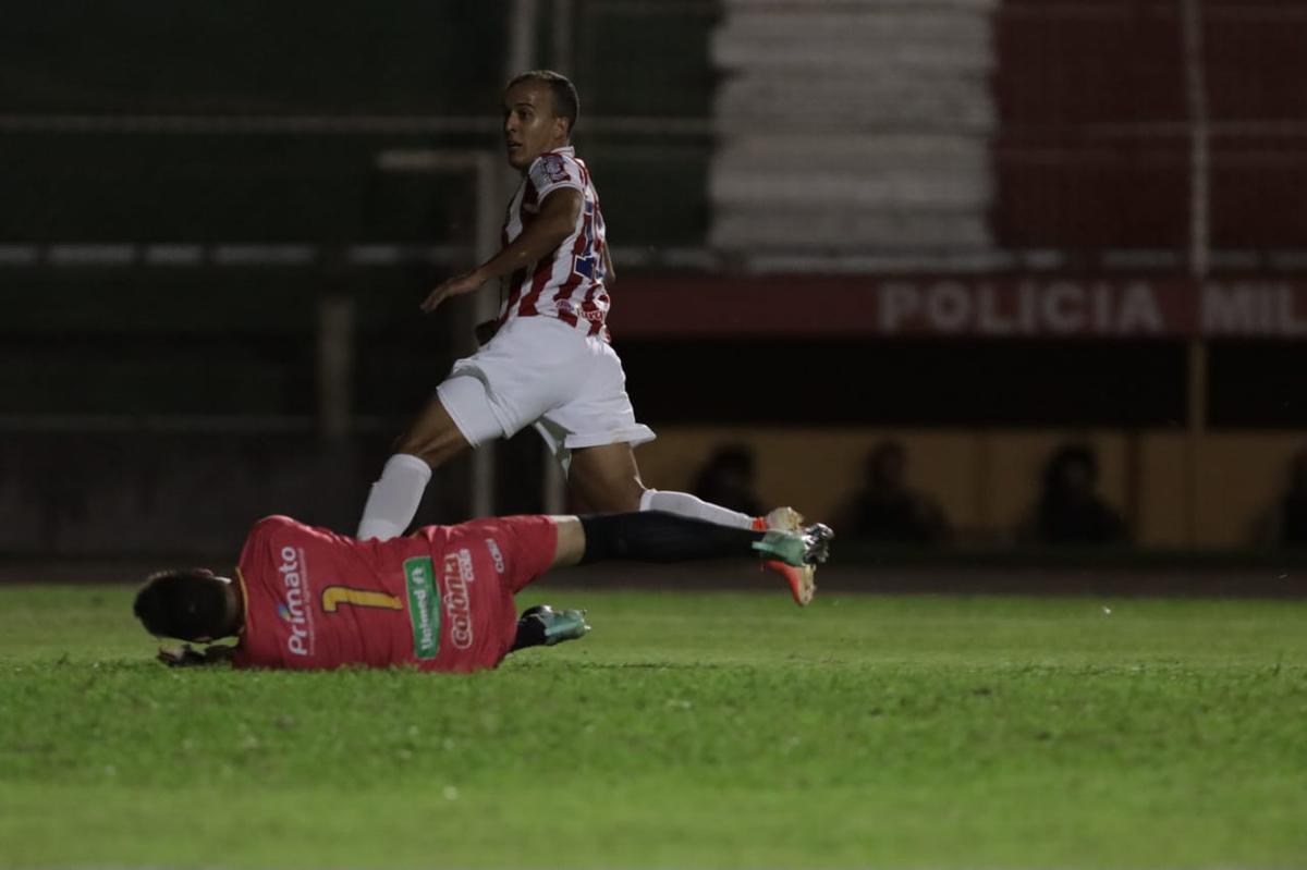 Timbu venceu a equipe paranaense fora de casa com gols de Jean Carlos e Matheus Carvalho