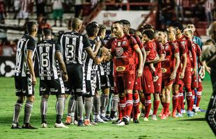 Nos Aflitos, Nutico e Botafogo se enfrentaram pela 2 fase da Copa do Brasil. Alm da classificao, o triunfo valeu uma premiao de R$ 1,5 milho.