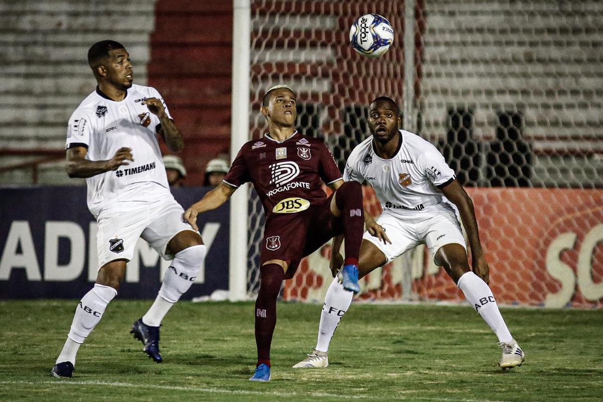 Em jogo vlido pela 5 rodada da Copa do Nordeste, o Nutico recebeu o ABC, nos Aflitos, buscando encaminhar a classificao para a segunda fase do torneio regional