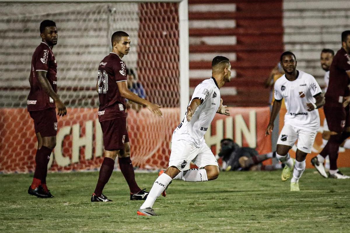 Em jogo vlido pela 5 rodada da Copa do Nordeste, o Nutico recebeu o ABC, nos Aflitos, buscando encaminhar a classificao para a segunda fase do torneio regional