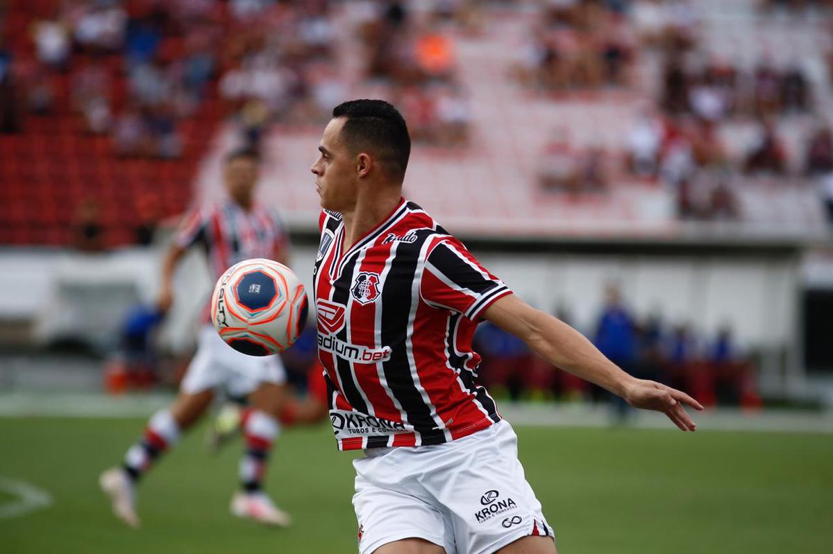 Equipes se enfrentaram pela stima rodada do Campeonato Pernambucano no estdio do Arruda 