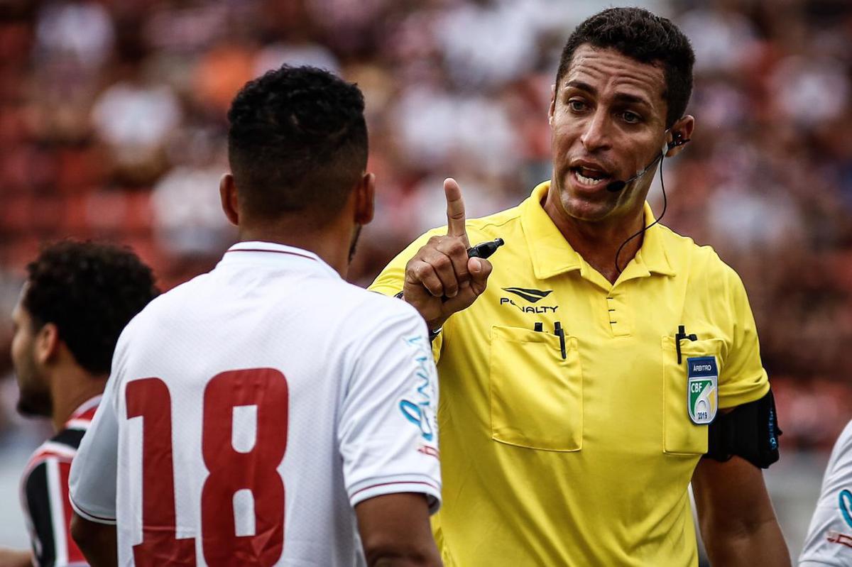 Equipes se enfrentaram pela stima rodada do Campeonato Pernambucano no estdio do Arruda 