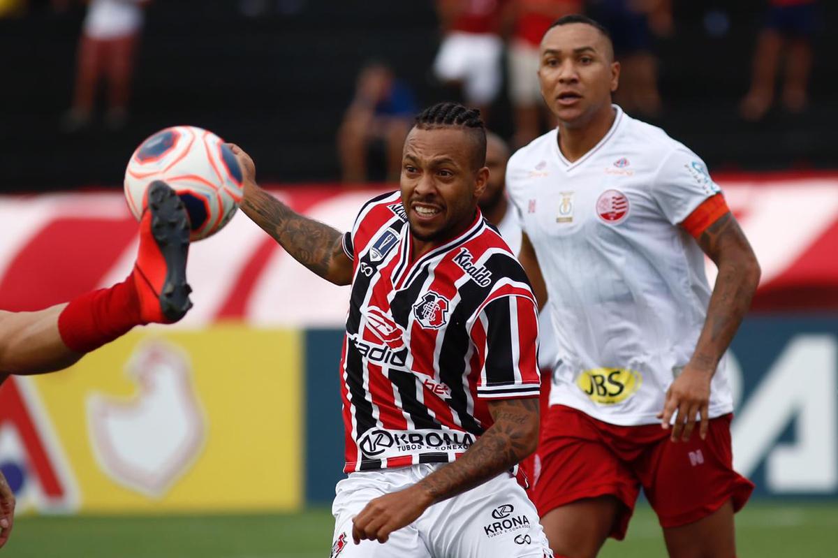 Equipes se enfrentaram pela stima rodada do Campeonato Pernambucano no estdio do Arruda 
