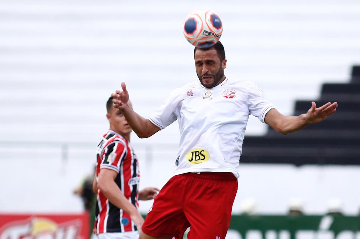 Equipes se enfrentaram pela stima rodada do Campeonato Pernambucano no estdio do Arruda 